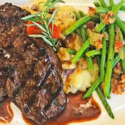 beef medallions with mashed potatoes and green beans